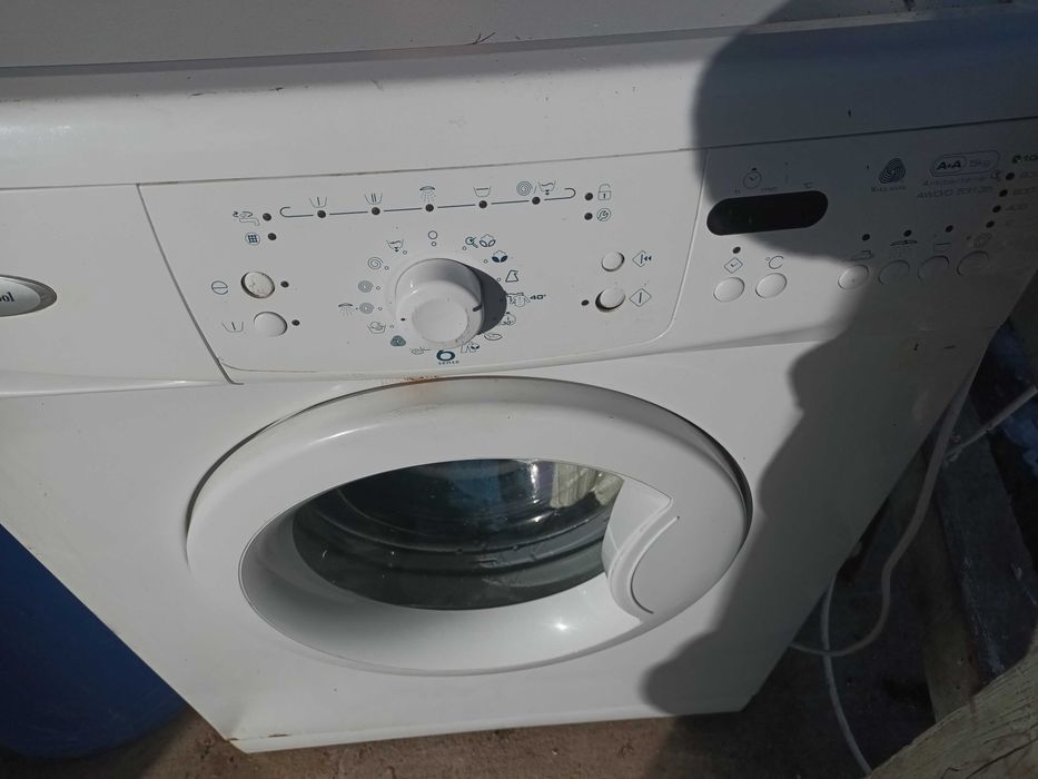 Vand 2 masini  de spalat pt piese merg amândouă