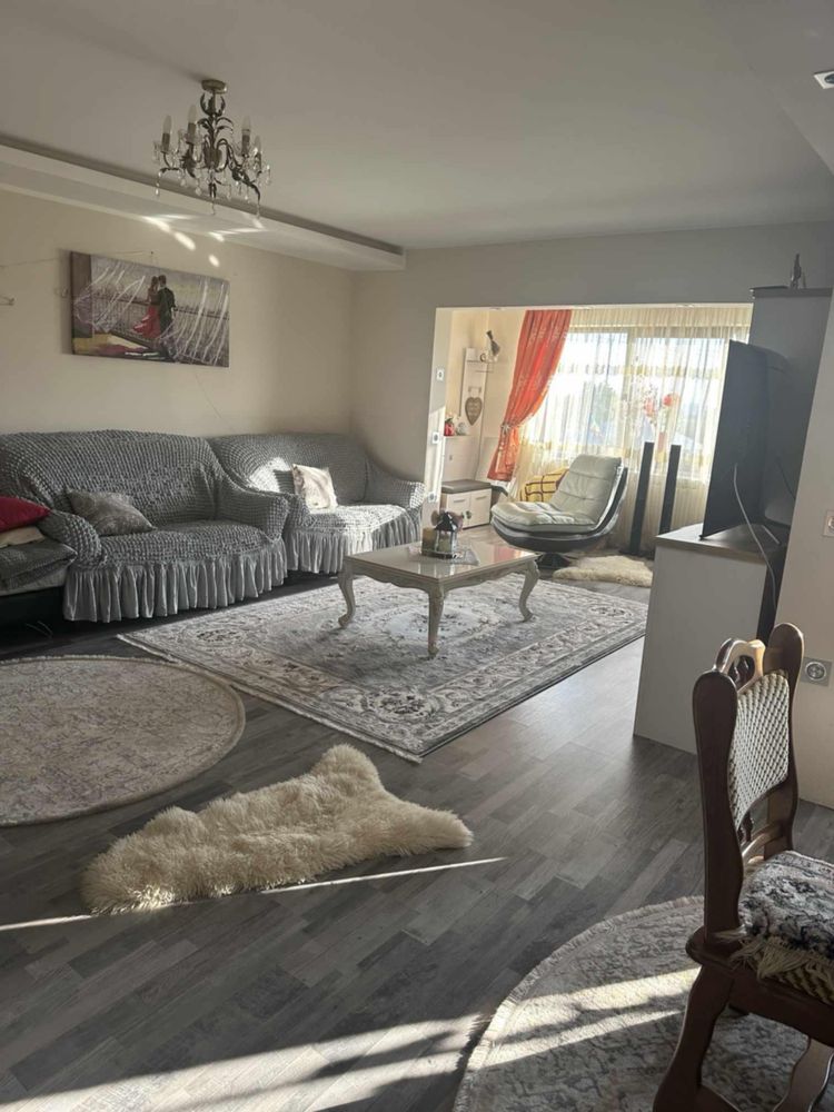 Vand Casă Vilă D+P+E la cheie cu Teren 10.000 Metri 1 Hectar