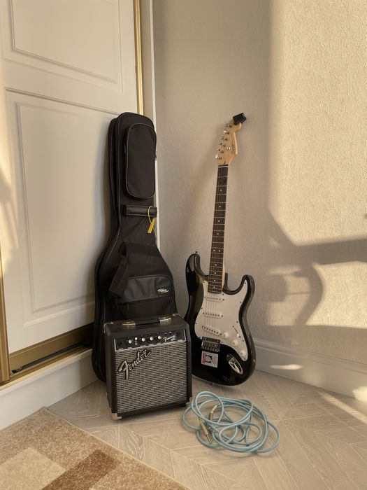 Электрогитара (+ комбик и чехол) Fender Stratocaster