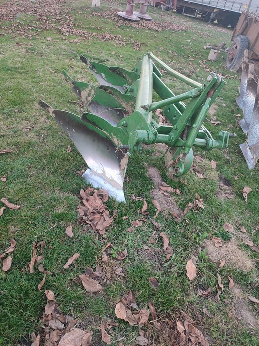 Vând plug pp4 pe țeavă