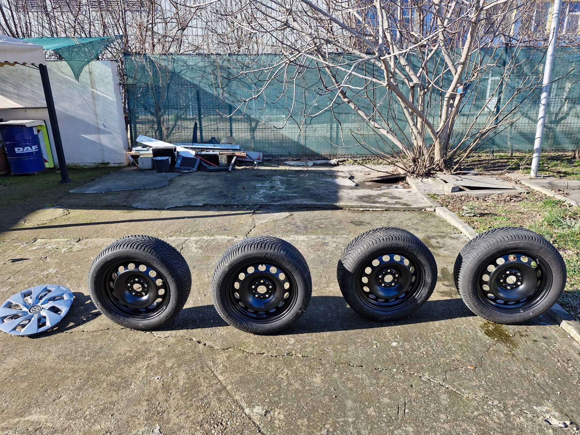 set 4 jante volkswagen si anvelope iarna 205.55.R16 ca NOI
