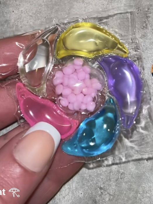 Vând detergent capsule