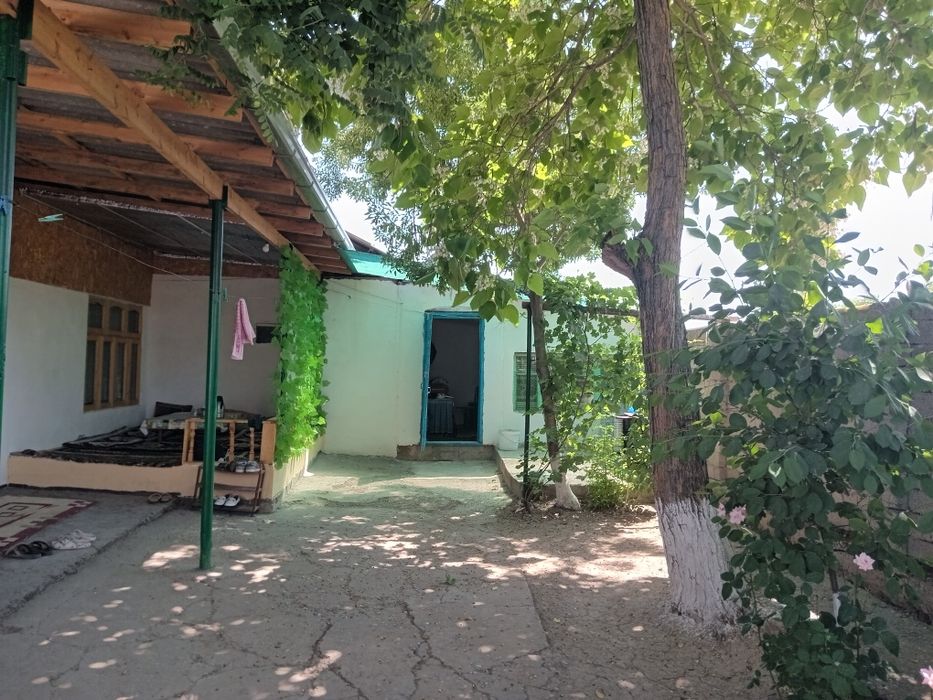 Продаётся дом в сельской местности.Уй сотилади Бука туманида.