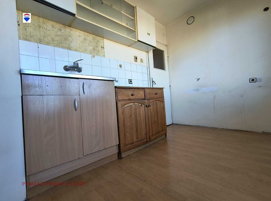 Двустаен апартаемент за продажба кв. Родина 2