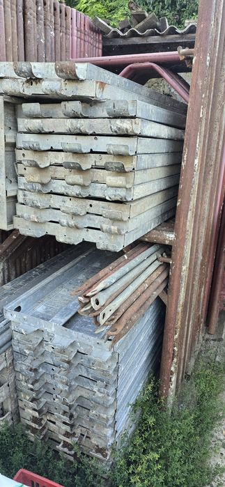 Vând schela metalică sh