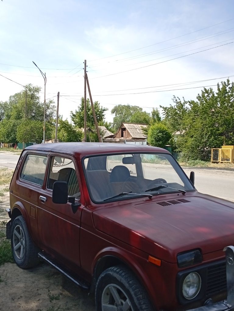 Продам ниву на ходу вложений нет