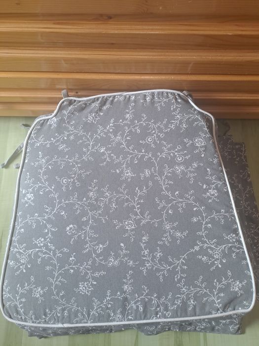 Възглавнички за столове.