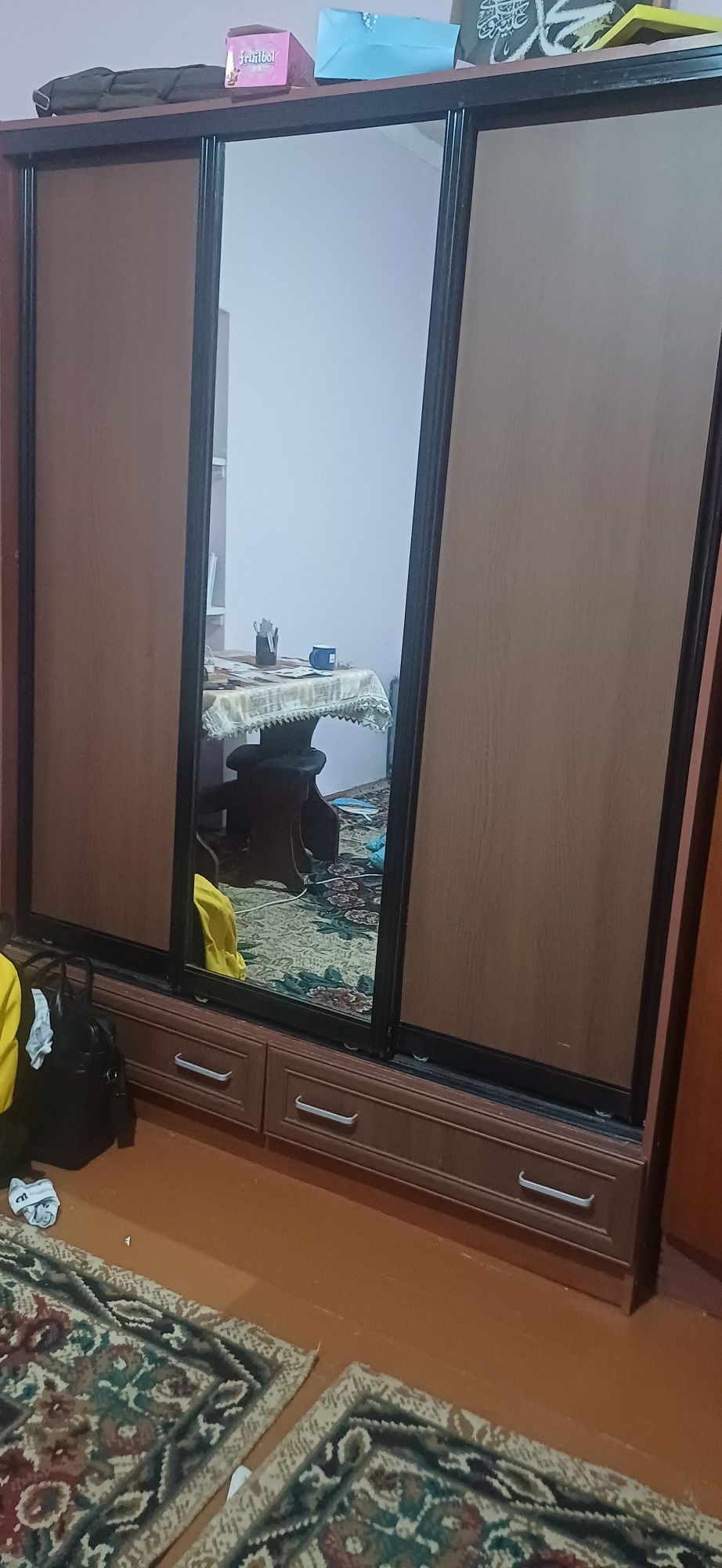 Шкаф  купе сотилади