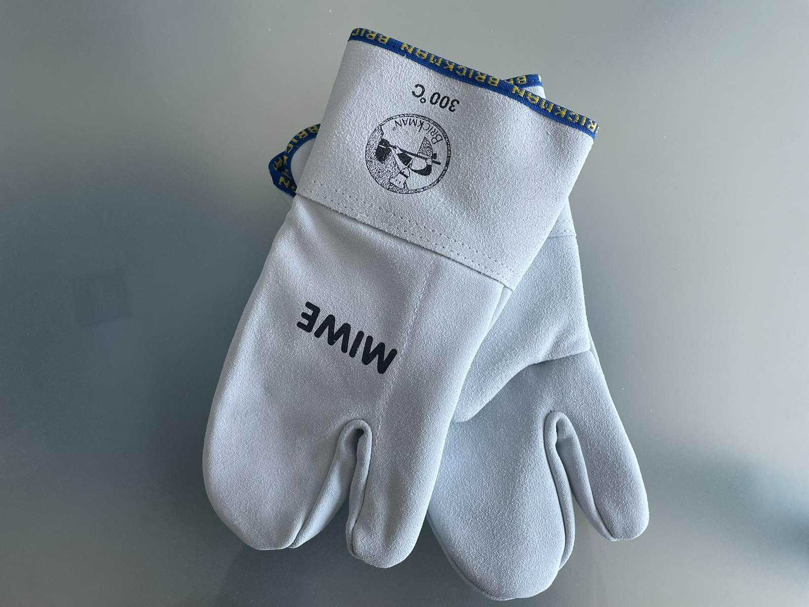 Термозащитни ръкавици за пекарни с надпис MIWE
