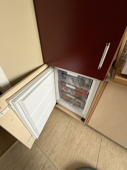 Vand urgent mobila bucatarie cu electrocasnice Bosch
