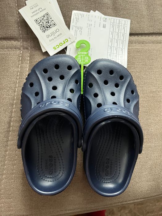 Vând Crocs C10 noi