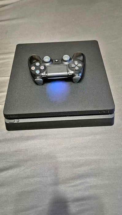 Ps4 slim 1tb, abia l am cumpărat de 2 luni