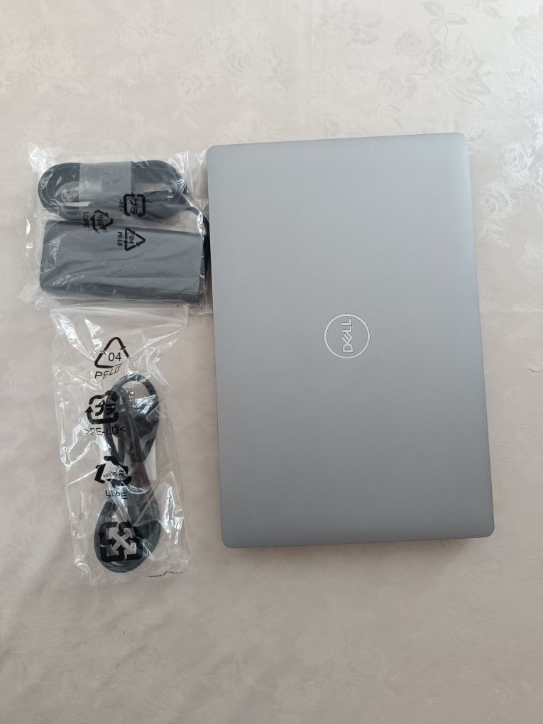 Dell  Precision 3551