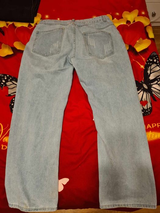 Blugi baggy modele diferite
