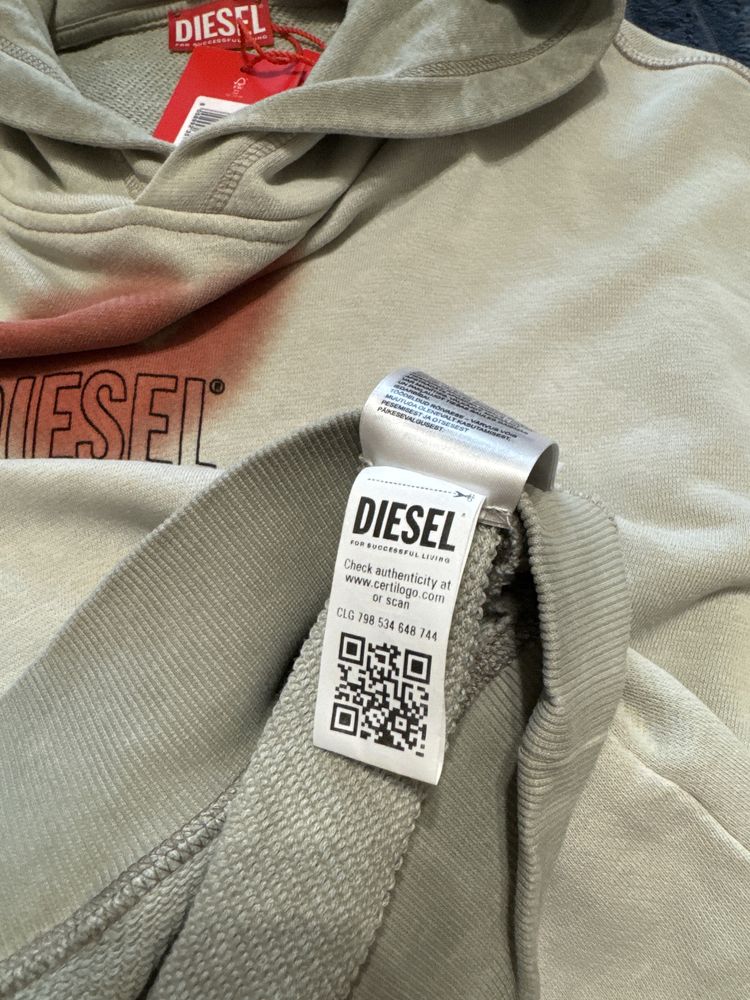 Оригинален Diesel суитчър – унисекс стил и комфорт