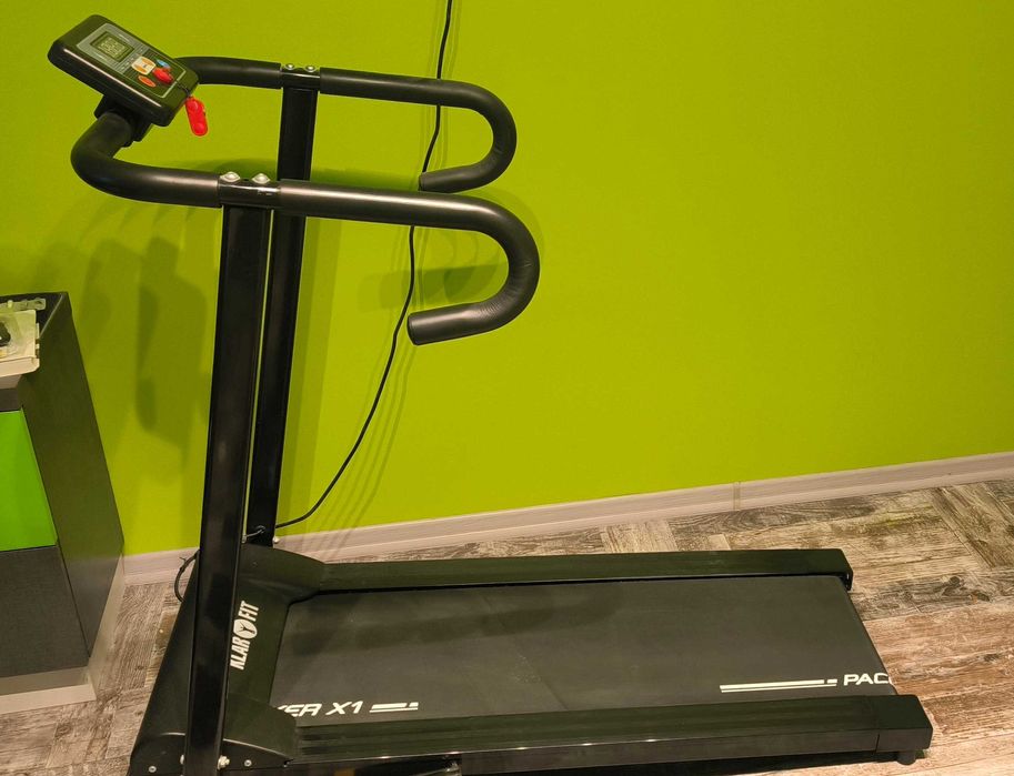 Сгъваема Pacemaker X1 бягаща пътека, подходяща и за едри хора