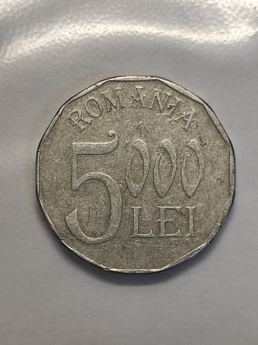 Vând monedă de 5000 lei din 2002. Preț 1200 lei, fără transport.