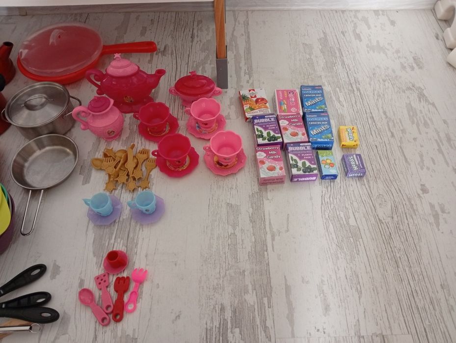 Дървена детска кухня + кухненски принадлежности