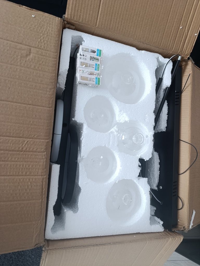 Lampa led tavan.