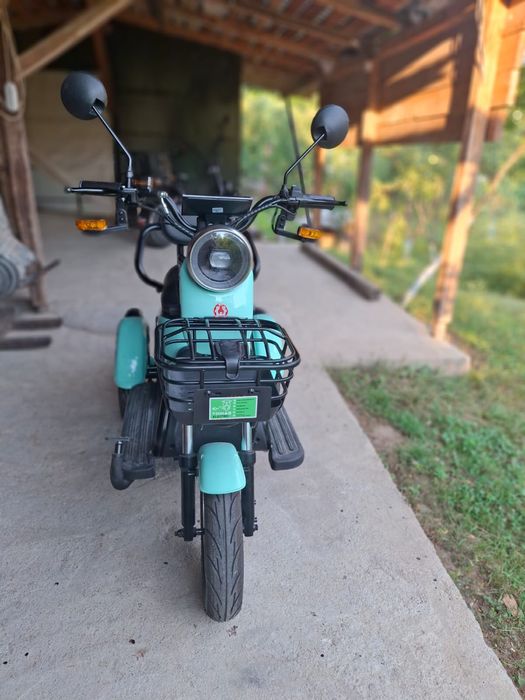 Scuter electric pe 3 roti