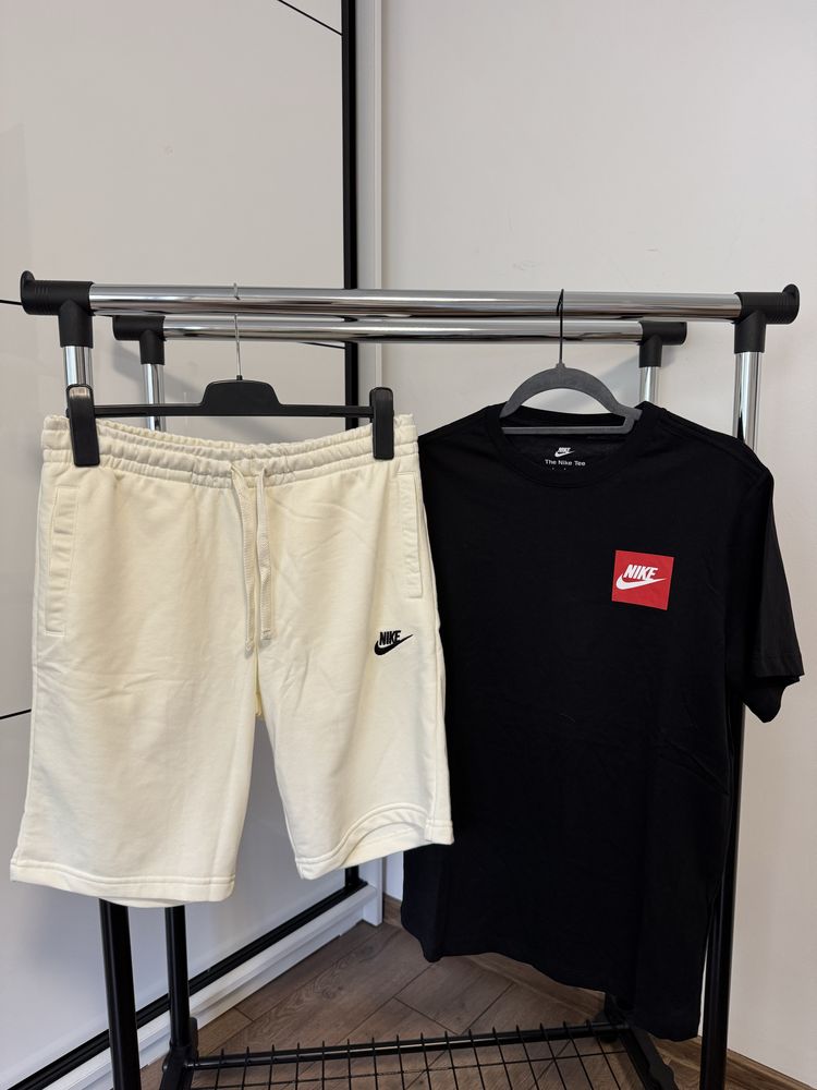 Pantaloni scurți Nike - Mărimea S