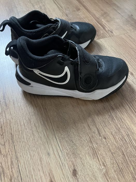 Маратонки Nike Team Hustle D 11