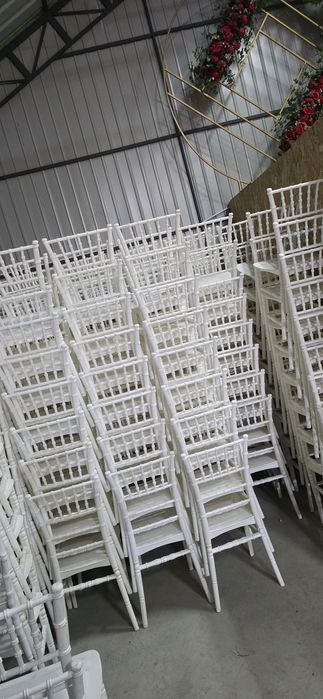 Vând scaune ,mese rotunde 10 pers și mese de cocktail