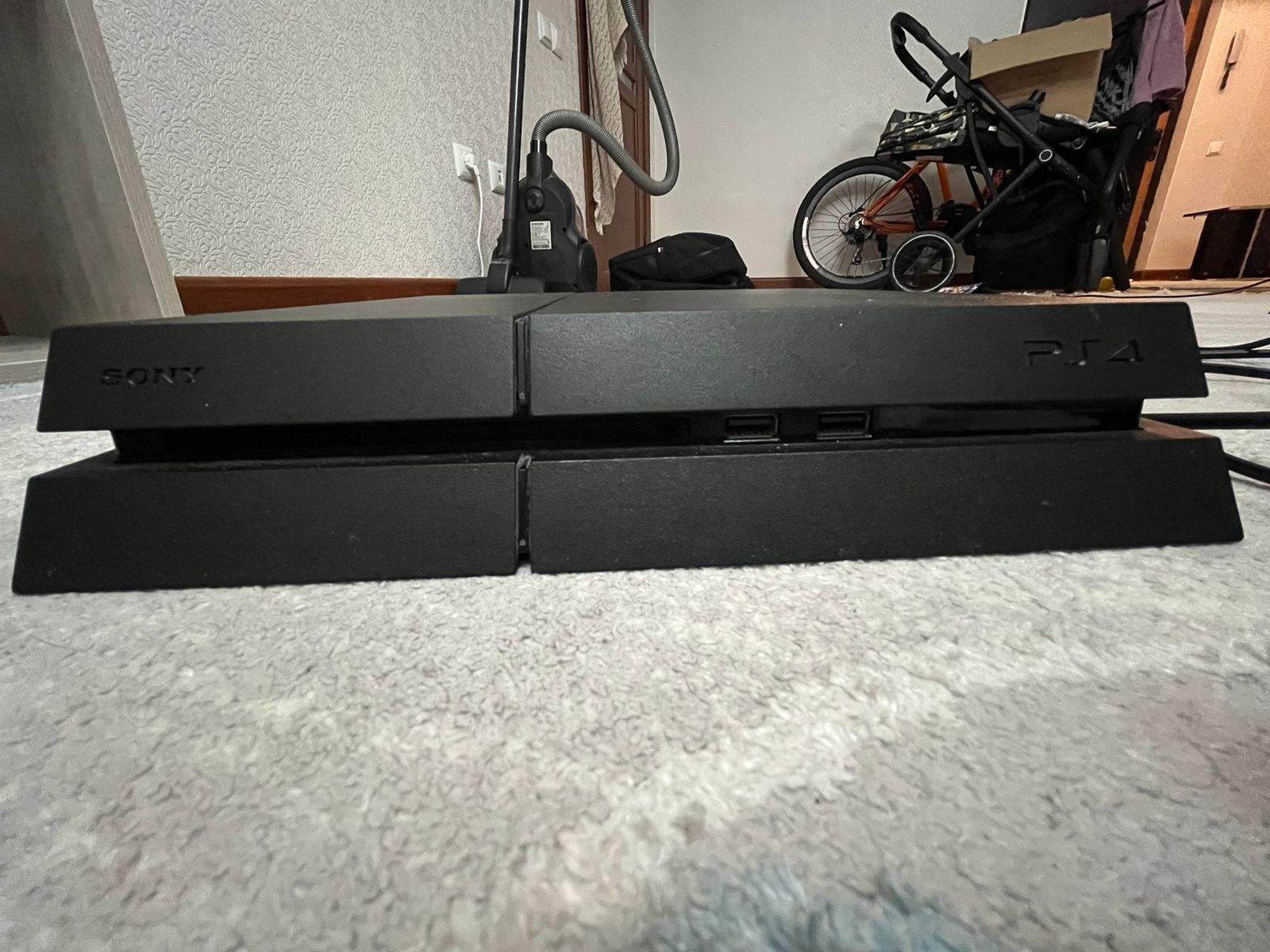 Продаётся PlayStation4