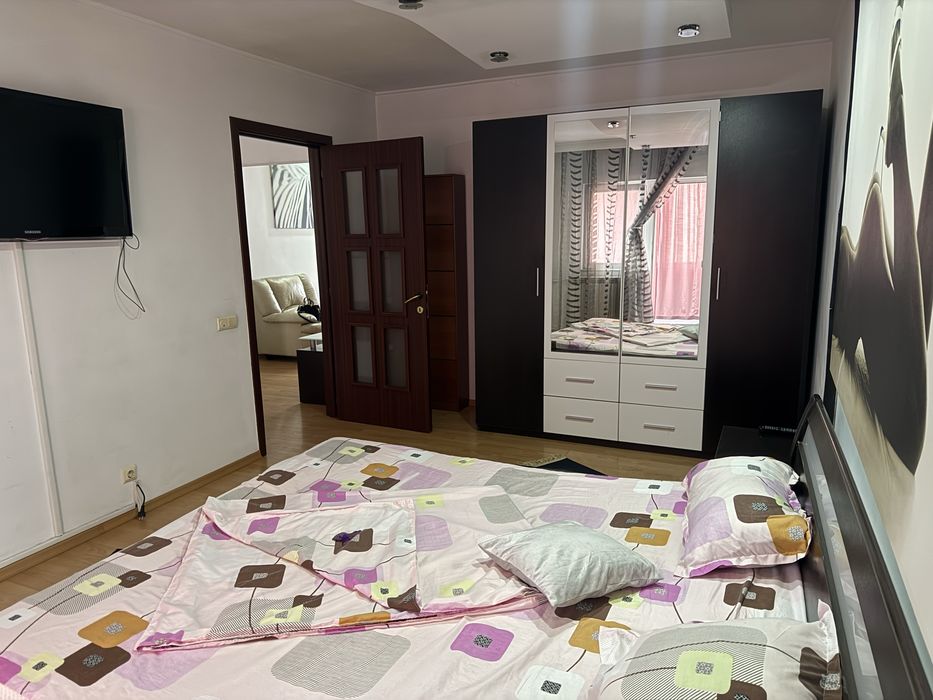 Inchiriez apartament cu  3 camere