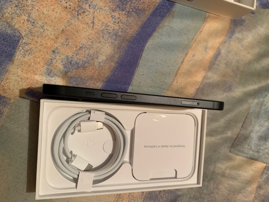 Iphone 15 128gb чисто нов