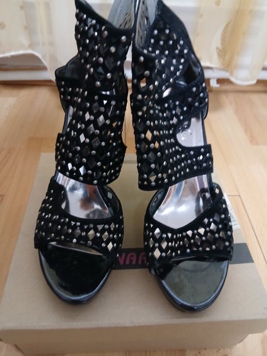 Vând sandale ptr.damă