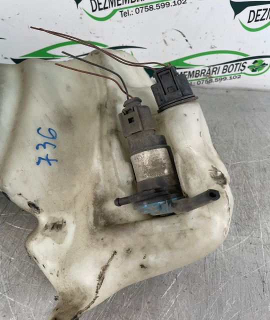 Vas lichid parbriz 3B0955 453T Volkswagen VW Passat B5