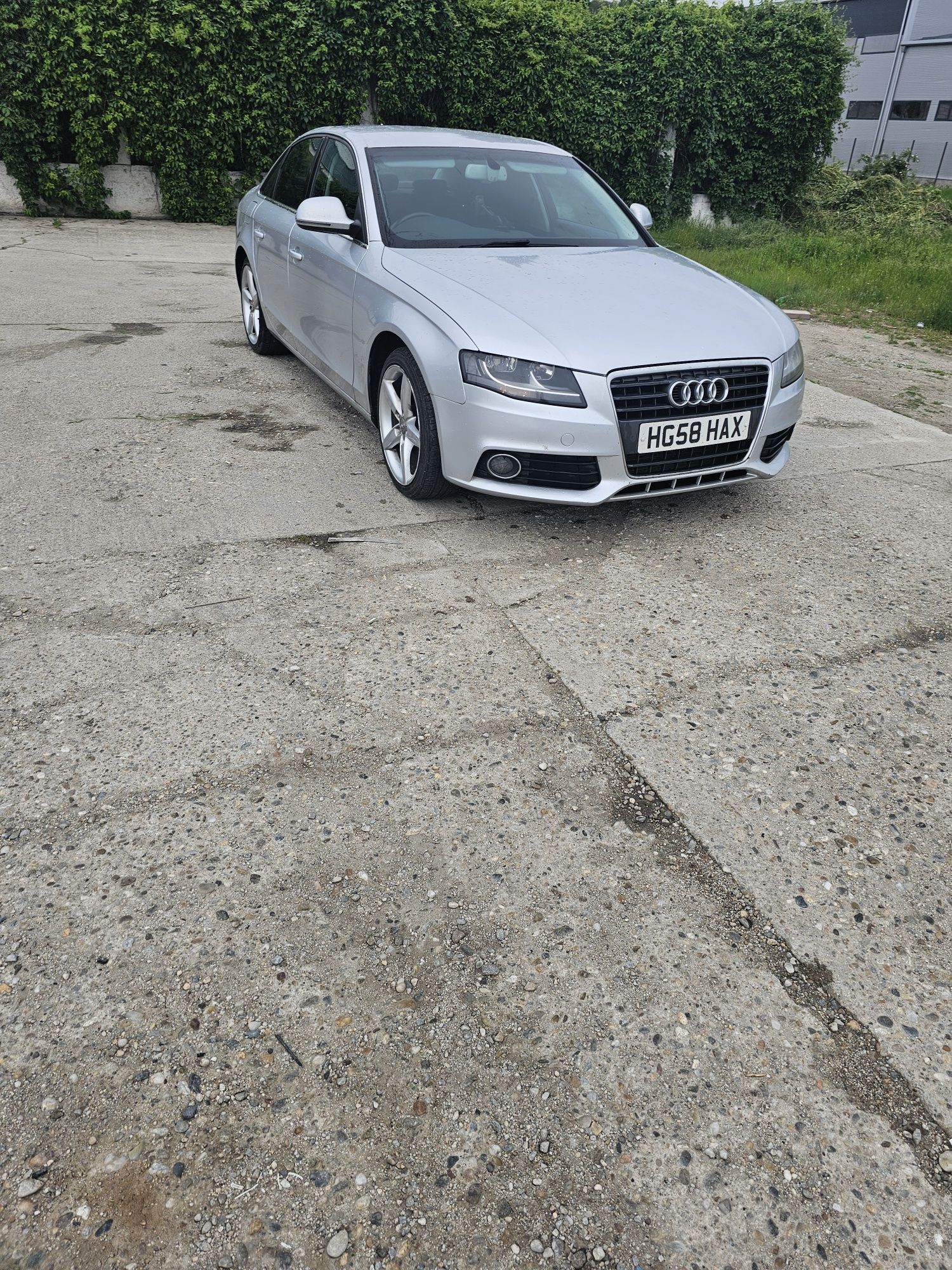 Dezmembrez audi a4 b8 2.0 CAGA 143 CP