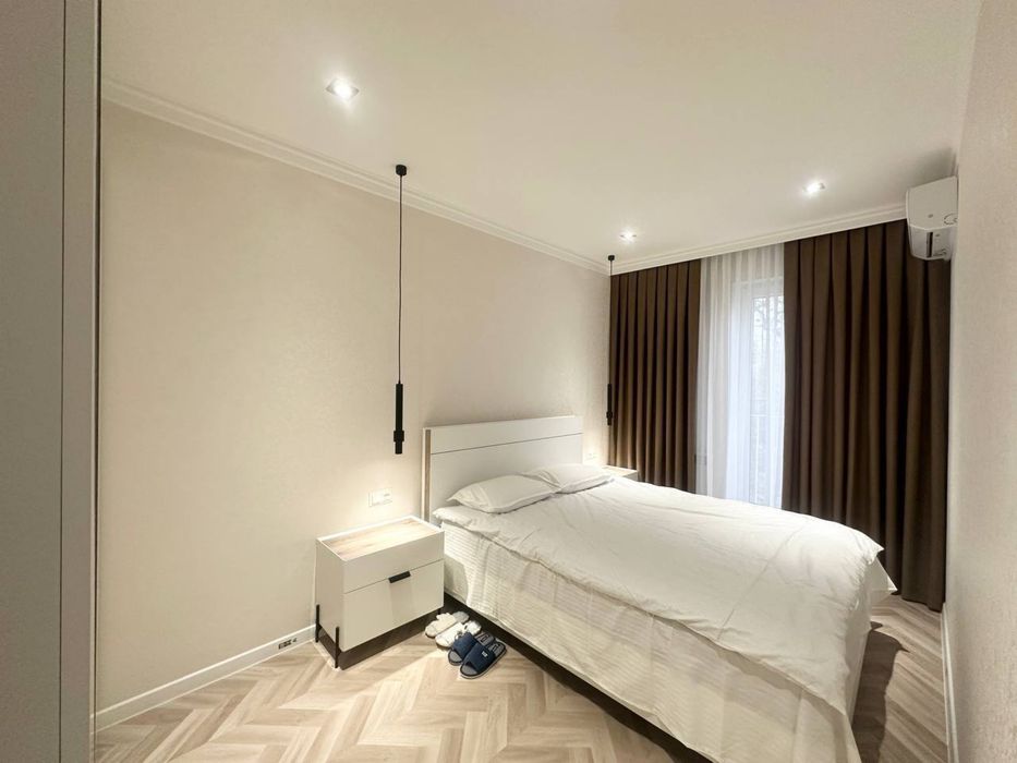 Продается 3//5//9 Ойбек мебелью техникой ЕВРО 75квадрат