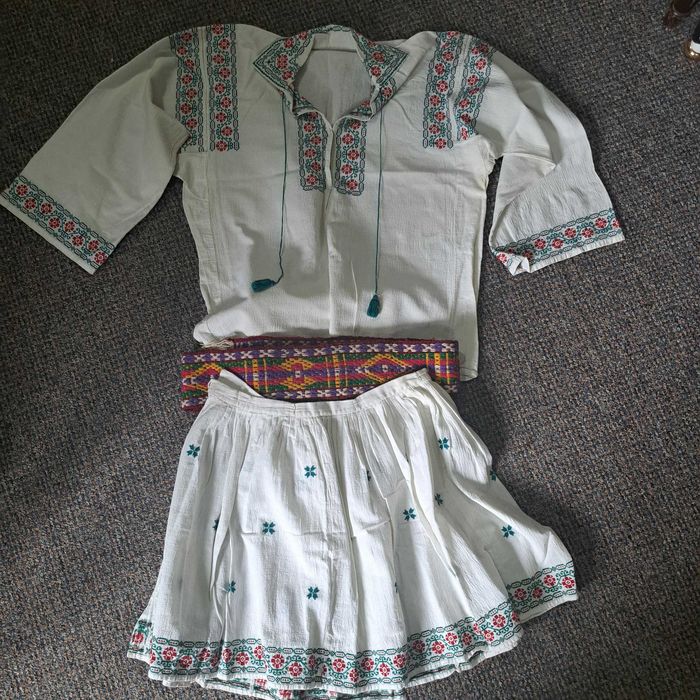 Costum national autentic din zona Moldovei