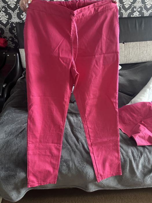 Costum medical roz