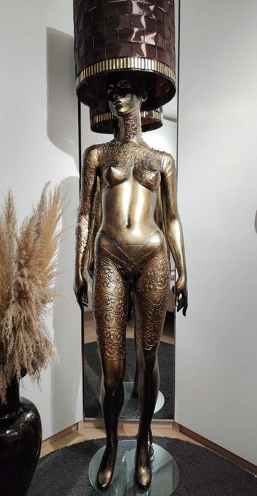 Торшер девушка ростовой светильник арт объект