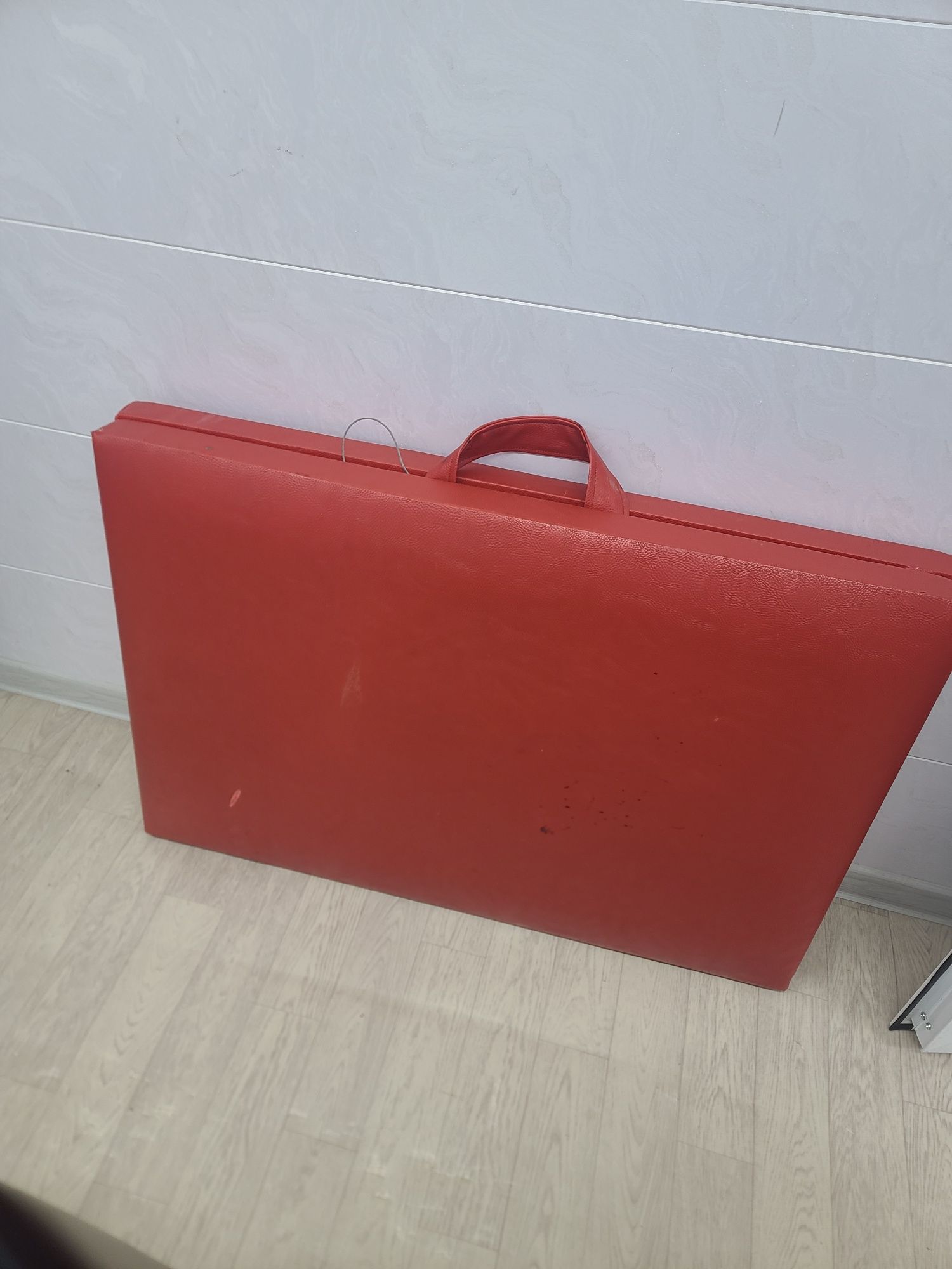 Salon mebel bor sotiladi