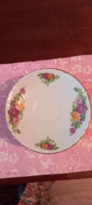 Чайный сервиз на 6 персон плюс еще 6 блюдцев