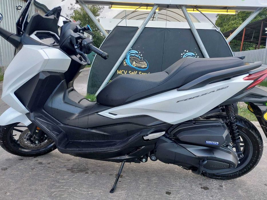 Honda Forza 350 2025 cu 2200 km