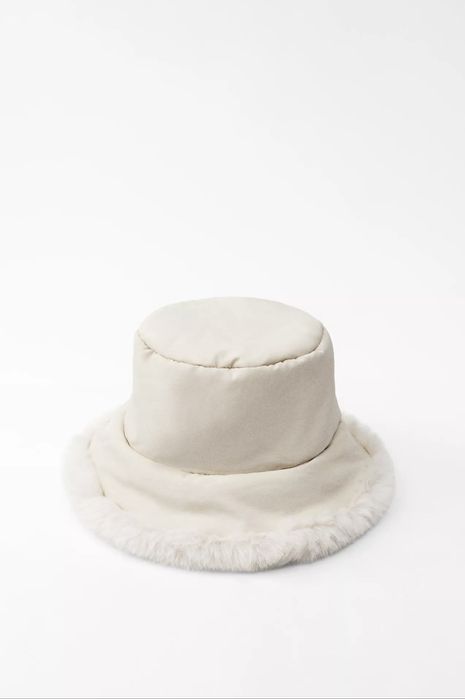 Зимна шапка Zara
