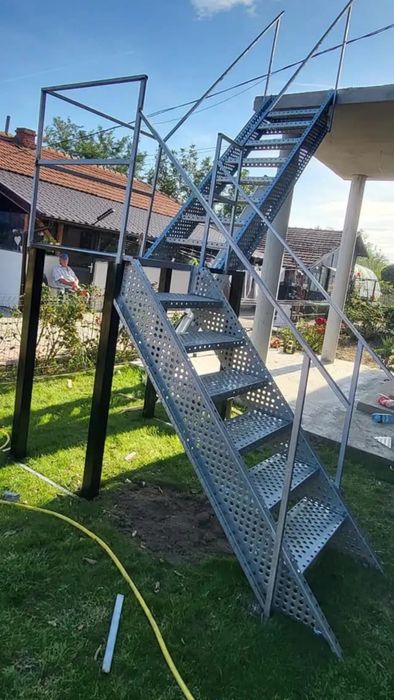 Confectionam scarii metalice zincate exterioare și pentru incendii , p