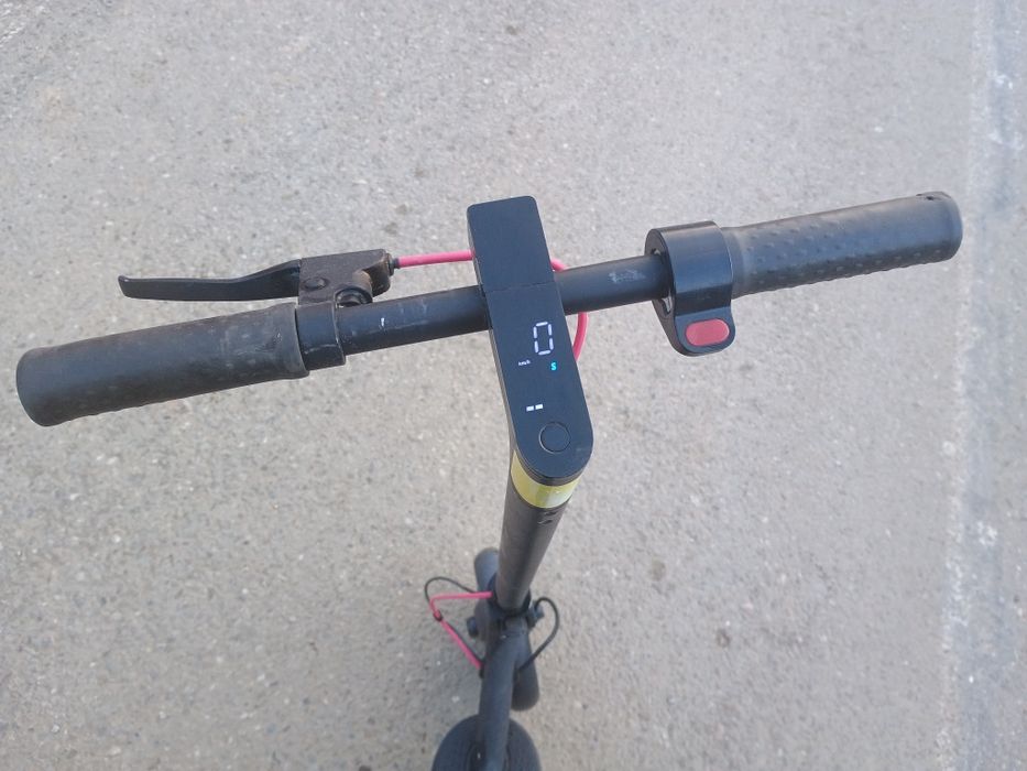 Vând trotineta electrica Xiaomi
