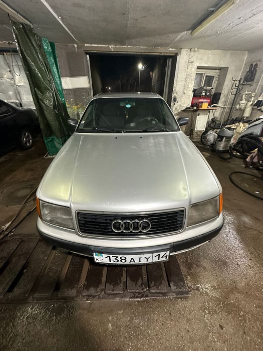 Ауди 100 в хорошем состоянии сел и поехал