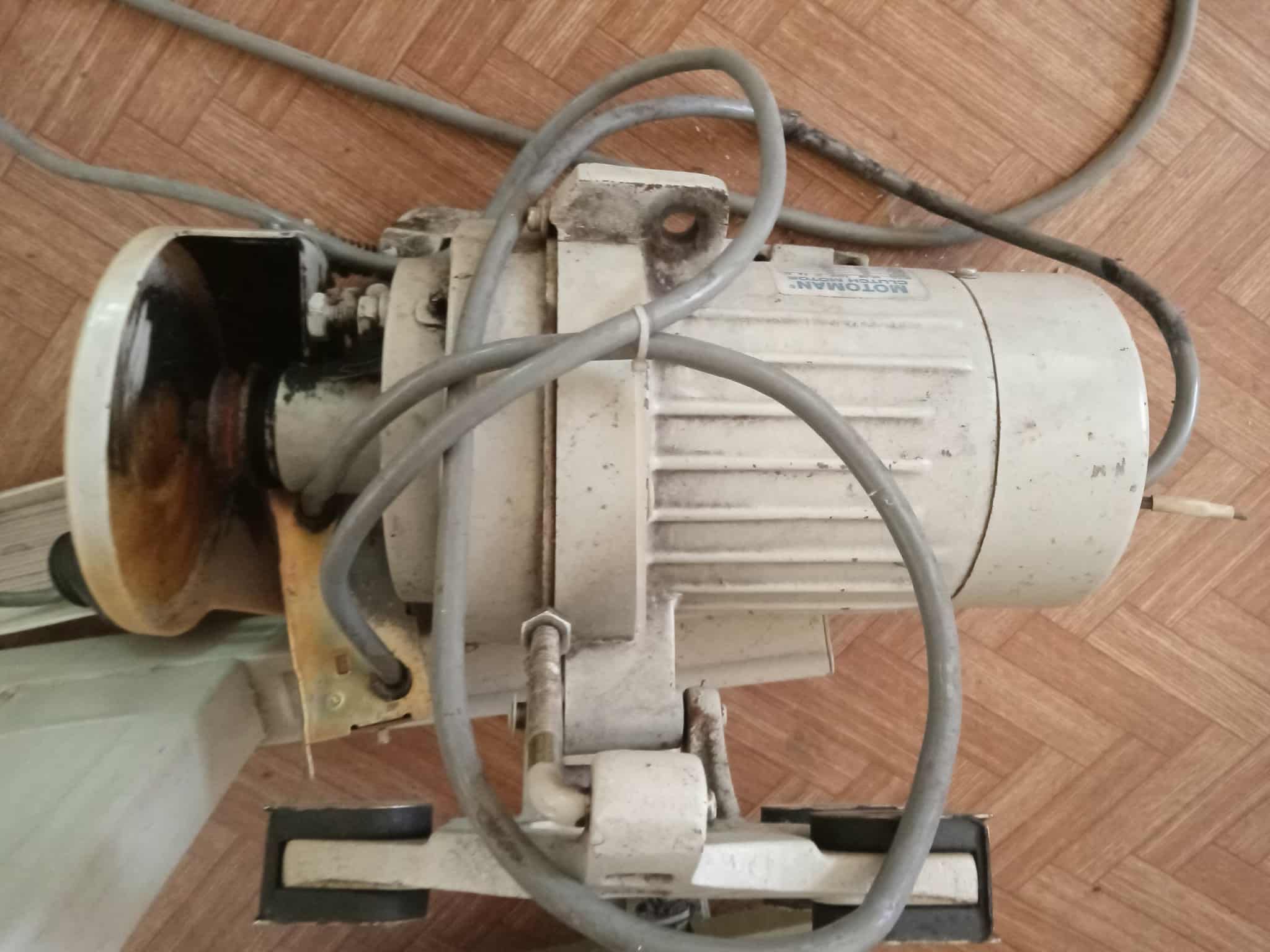 Продавам мотор за професионална шевна машина Motoman