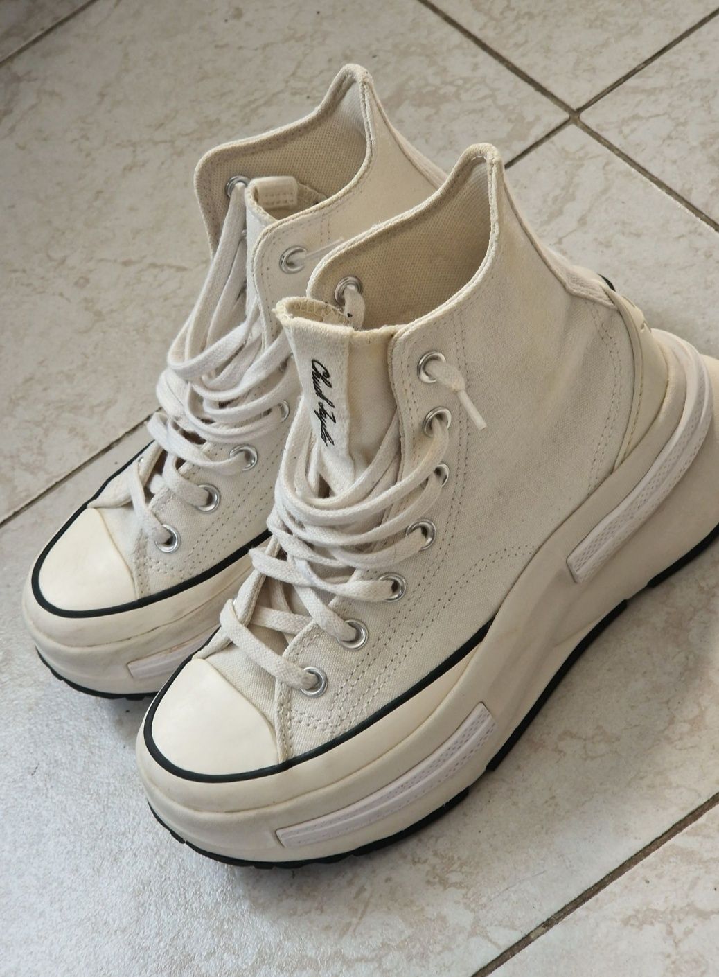 Converse crem damă