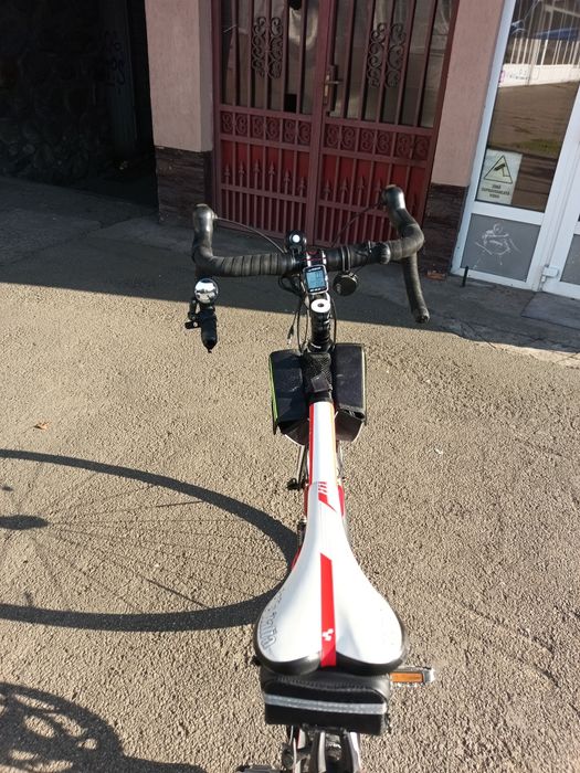 Bicicleta cursiera Cube