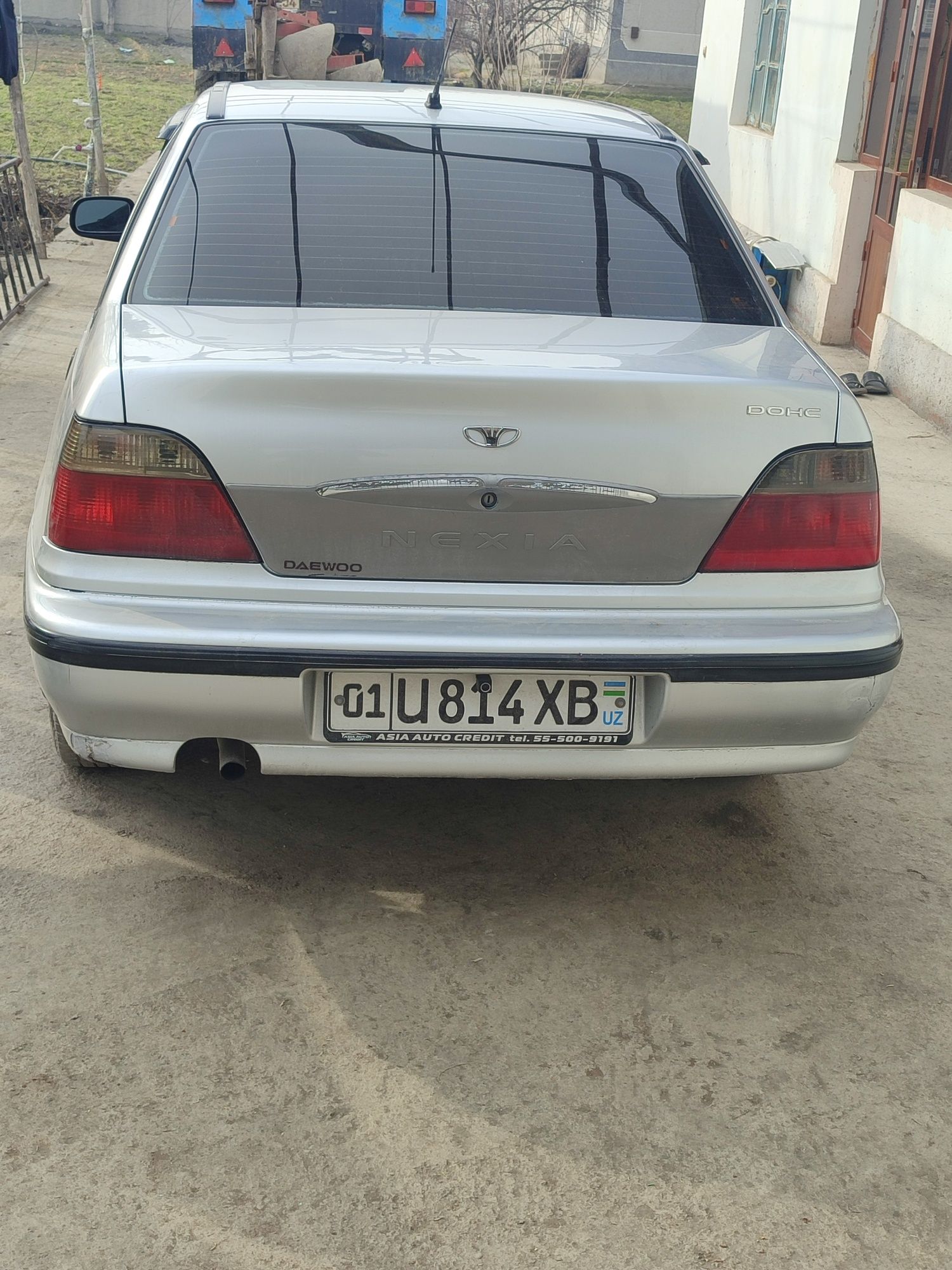 Moshina soz yurib turgan moshina