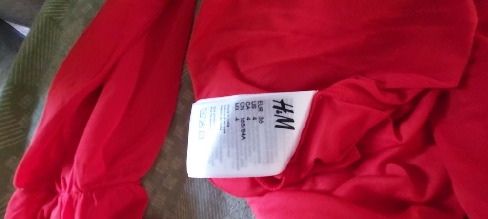 Rochie  cu fronseuri rosie dama Hm 36