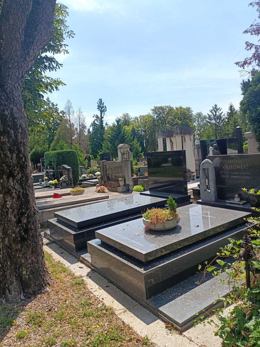 Monumente funerare, blaturi, glafuri, scari, marmura, granit, gravura